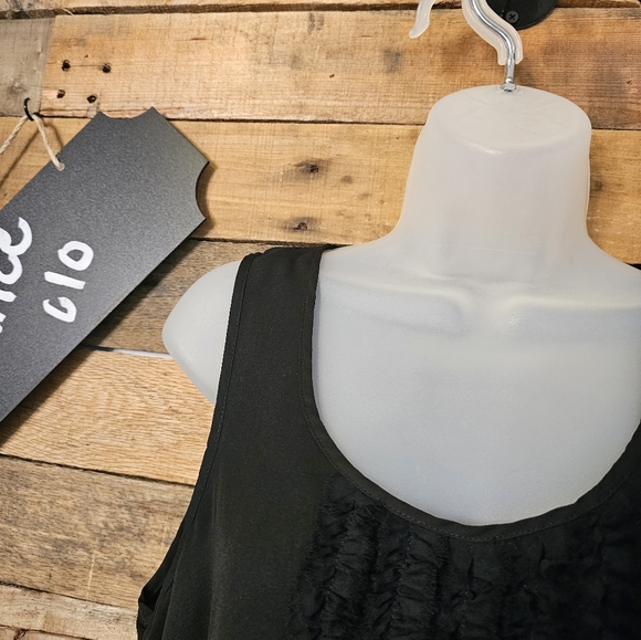 Michael Kors women's black ruffle front tank top size 8P - Picture 3 of 13